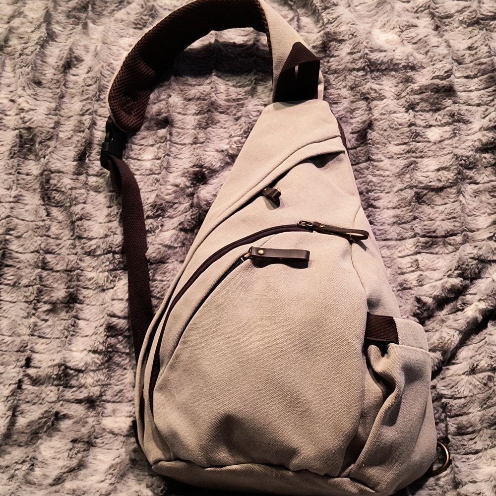 Sucipi Sling Bag Unisex